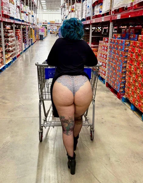 Do you like exhibitionist Pawgs?