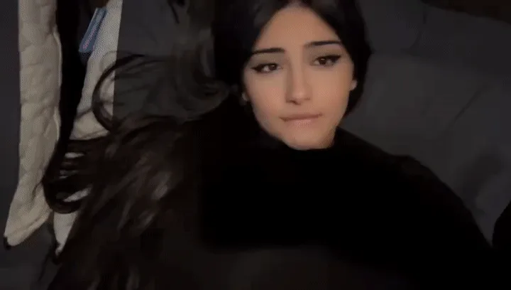The type of Latina that will never disobey you in bed [Revea